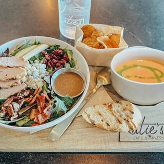 1/2 Signature Salad