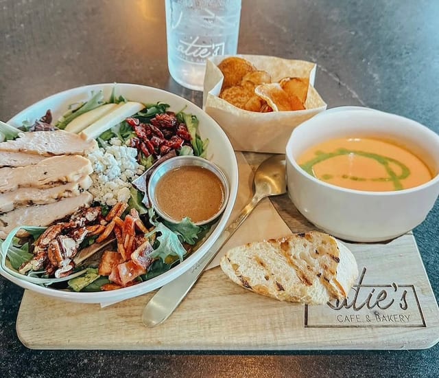 1/2 Signature Salad.
