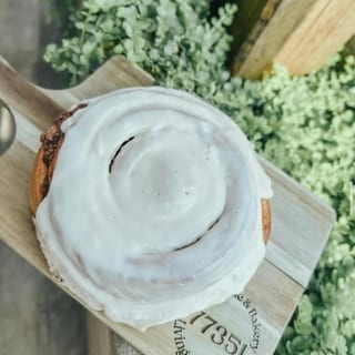 77351  Cinnamon Roll