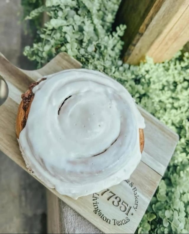 77351 Cinnamon Roll.
